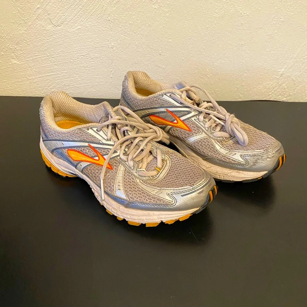 Brooks Defyance 4 Women’s 9.5 Running Shoes Tennis Walking Sneakers Yellow Gray